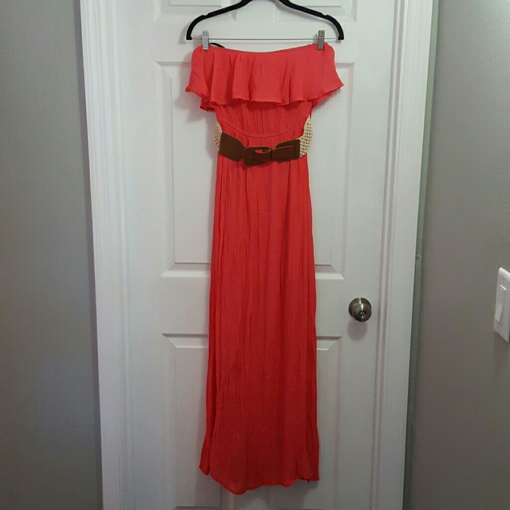⬇️Coral linen dress